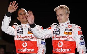 Vodafone McLaren Mercedes: Hamilton and Kovalainen at the MP4-23 launch