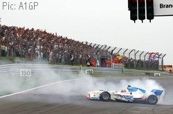 Neel Jani celebrates winning the title with a crowd-pleasing donut