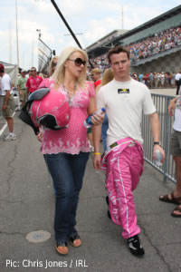 Alex Lloyd, wife and forthcoming daughter all pretty in pink...