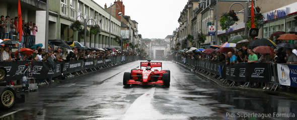 Adrian Valles puts on a show in rainy Nevers