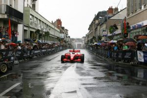 Adrian Valles puts on a show in rainy Nevers