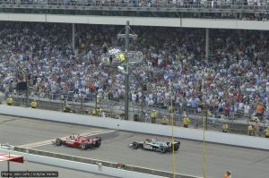 Franchitti and Wheldon cross the line to take the flag