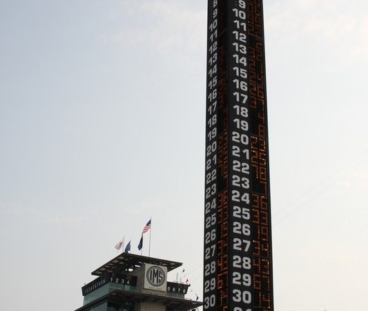 The scoring pylon, incorrectly showing Kanaan starting 32nd