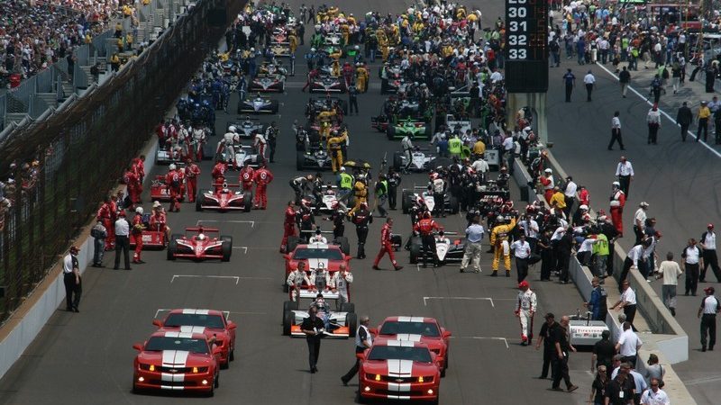 The field of 33, lined up and ready to roll