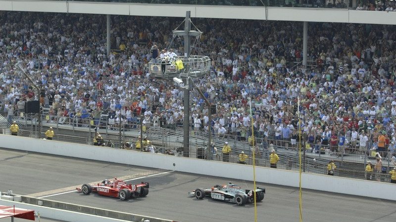 Dario Franchitti holds off Dan Wheldon for the win