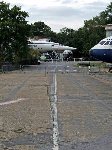 Brooklands Finishing Straight (Wikimedia Commons)