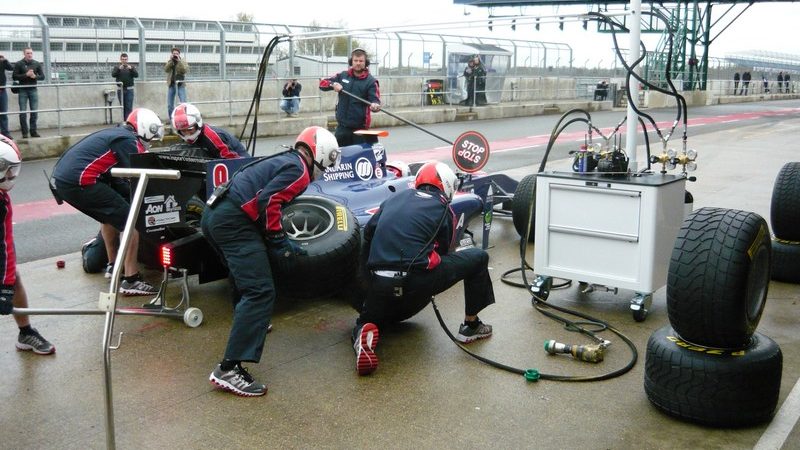 iSport's Sam Bird and his crew practice a pitstop