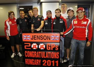 Drivers turn out to mark Button's 200th GP